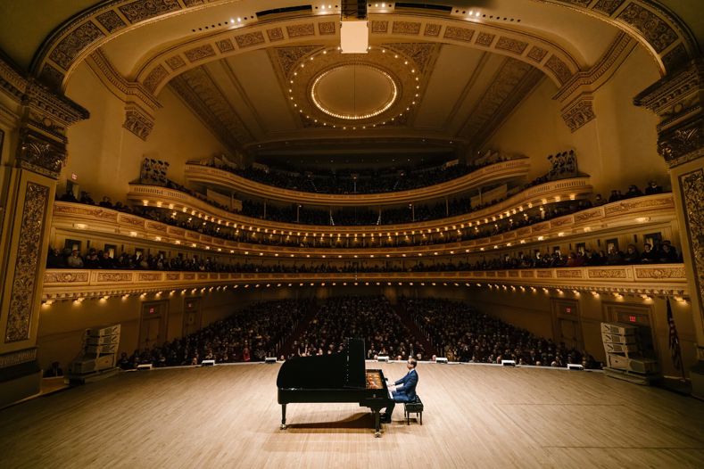 Review: Vikingur Olafsson’s ‘Goldbergs’ Mesmerize Carnegie Hall