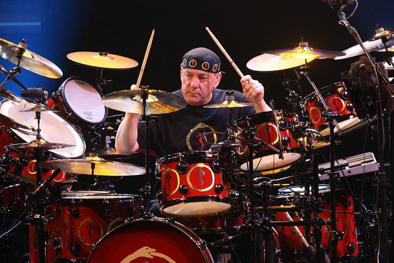 LOS ANGELES, CA – MAY 06: Musician Neil Peart of the band Rush performs at the Nokia Theatre on May 6, 2008 in Los Angeles, California. (Photo by Jesse Grant/Getty Images) LOS ANGELES, CA – MAY 06: Musician Neil Pear