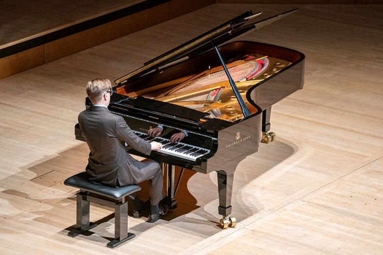 Víkingur Ólafsson sets new gold standard in Bach’s Variations – Seen and Heard International